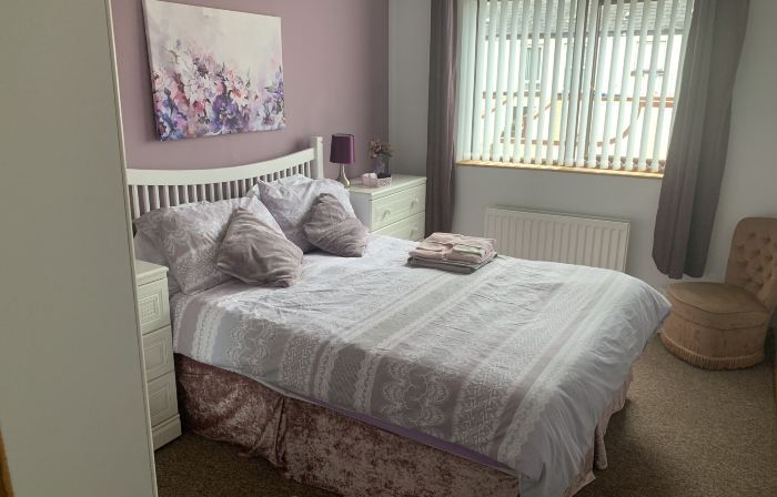 House - Sleeps 4 with Cozy Fireplace