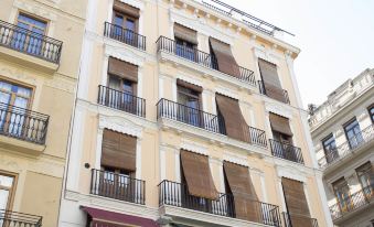 Living Valencia Apartments - Merced - Housity