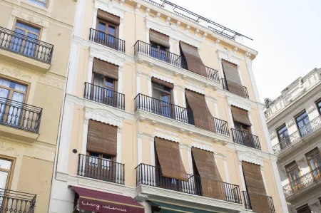 Living Valencia Apartments - Merced Отели рядом с достопримечательностью «Font de la Plaça de l'Ajuntament»