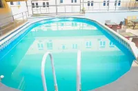 Hale Manor Exquisite - Pools