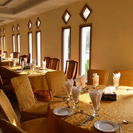Hotel Hillview Islamabad Отели рядом с достопримечательностью «Пакистанский монумент»