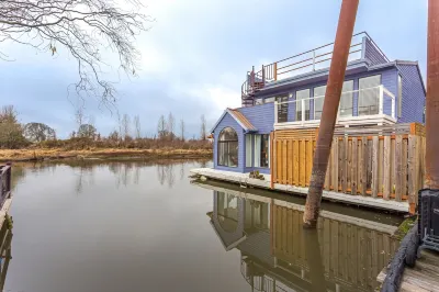 Serenity Floating Home Hotels near Messiah Lutheran Church