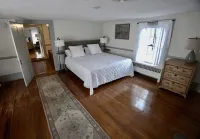 Historic manor house on working farm with pool and sauna 10 minutes from VA Tech
