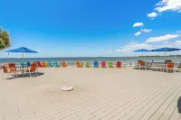1 Bedroom, Sleeps 4, Waterfront Balcony, Full Kitchen, Pool, A.C., Smart TV