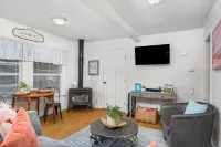 Bright & Trendy Cottage Close to Downtown Albany & Near OSU, Sleeps 4 Hôtels à : Albany