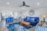 Luxury Condo: Top-Floor Sea View, Pool, Private Beach Access, Elevator