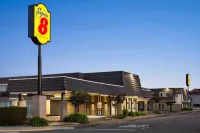 Super 8 by Wyndham Eureka - Pet friendly