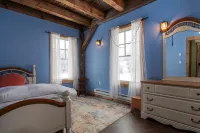 Stunning Views and Cozy Outdoor Space - Inviting Mountain Haven