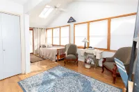 Private Community Near Main Street Activities - Charming Cozy Retreat Hotels in Vermilion