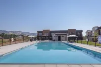 Stunning Golf Retreat with Spacious Patio - Luxurious Escape