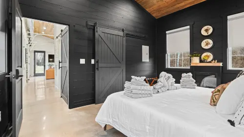 Luxury Retreat Amidst Scenic Hills - Charming Cozy Getaway Hotels in Maury County