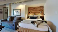 Slope-side Haven - Hot Tub, Pool, Ski-in/out, Shuttle Hotels in Snowmass Village