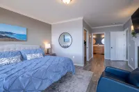 Whale Watching and Cozy Fireplace - Stunning Oceanfront Retreat