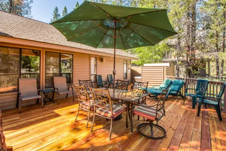 Gorgeous Golf Course Views and Private Hot Tub - Charming Retreat