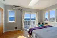 Hot Tub and Stunning River Views - Gorgeous Scenic Haven