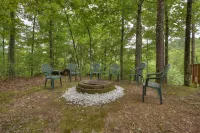 Charming Cabin with Hot Tub and Mountain View - Quaint Getaway Retreat Hotels in Fannin County