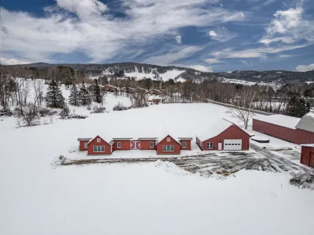 Gorgeous Barns and Farmhouse Kitchen - Stunning Rustic Retreat