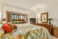 Stunning Pools and Gourmet Kitchen - Luxurious Ground Floor Haven