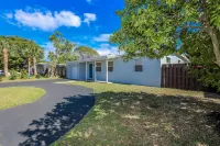 Cristy's Beach House Hotels in Pompano Beach
