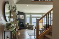 Rare Find|Lakefront Cabin w/ TWO Master Suites Hotels in Portage Township