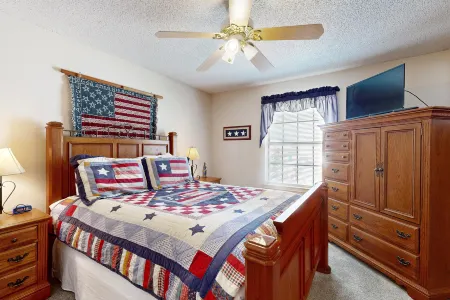 Fairway Escape Отели рядом с достопримечательностью «Cranes Mill Marina»