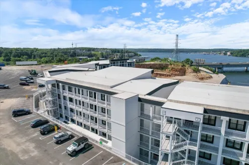 Breathtaking Main Channel Views and Spacious Balcony - Elegant Sanctuary Hotels in Osage Beach