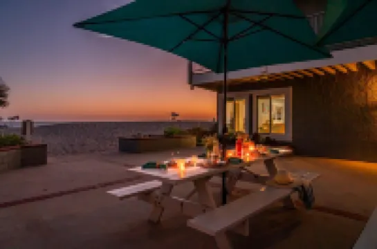 Ocean Views, Gas Grills, Open Kitchen - Stunning Beachside Haven