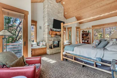 Sundance Splendor: 5-Bed Cabin Oasis with Majestic Mountain Views