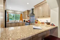 Stunning Ocean Views and Saltwater Pool - Elegant Spanish Retreat Hotel a Solana Beach