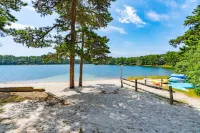 Charming Lakeside Escape with Kayaks and Fire Pit - Cozy Retreat