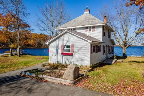 Private Dock and Two Beaches - Exquisite Lakefront Sanctuary Hotels in Orono