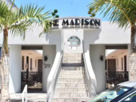 Charming Oasis with Beach Essentials - Inviting Coastal Retreat