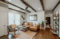 Charming Getaway with Spacious Living and Gourmet Kitchen - Beautiful Sanctuary