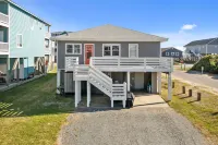 Beautifully Appointed Decor and Beach Proximity - Gorgeous Coastal Getaway