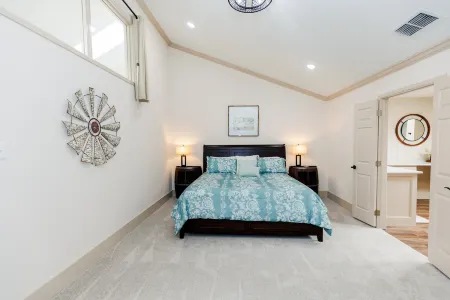 Tranquil Hideaway - Historic, Game room, Fireplace, Oasis