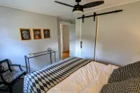 Charming Fenced Yard and Cozy Fire Pit - Enchanting Mountain Retreat Hotels in Swannanoa