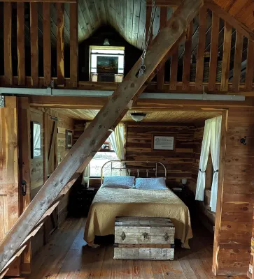 Secluded cabin 20 minutes from Colorado Bend State Park. Pets ok, no fireworks Hotels near Marigolds Antiques & More