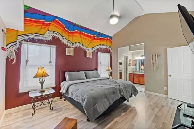 RELAXING 4 BDR HACIENDA W/ FUTURISTIC SHOWERS Hotels near National Border Patrol Museum