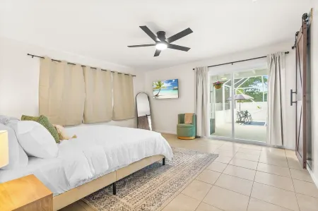 Modern renovated beach oasis home with private pool Отели в г. Бойнтон Бич