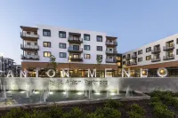 Rooftop Lounge, Pool and Fitness Center - Stylish Oasis