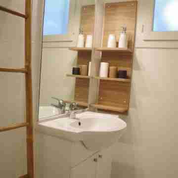 Maisonnette in wooded park pétanque court, children's games BBQ near beaches Rooms