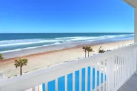 Private Balcony with Cozy Kitchenette - Stunning Ocean View