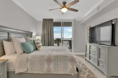 Free Beach Service, 2 Master Suites, Bunkroom, Million $$ View!