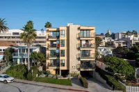 Private Balcony and Panoramic Ocean Views - Stunning Coastal Escape