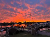 Charming 1-bedroom bungalow in beautiful DOWNTOWN Georgetown with WiFi, AC