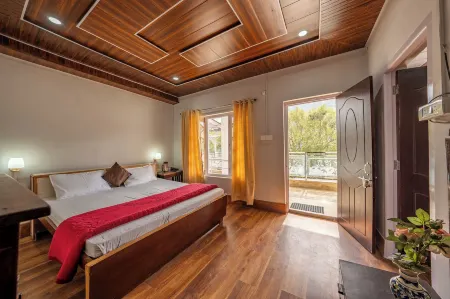 India Hotel - Lake View - Mall Road Nainital Отели рядом с достопримечательностью «Shree Kainchi Hanuman Mandir»