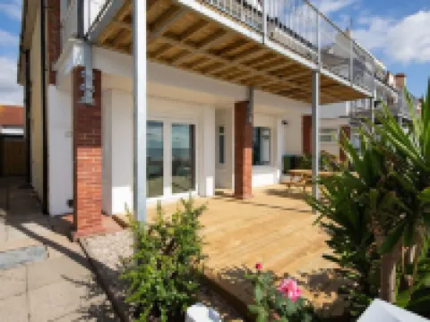 Absolute Beachfront with Decked Garden Oasis and Views Hotels in Bognor Regis
