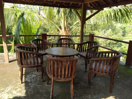 Bina Karya Guesthouse Syariah - Parkplatz