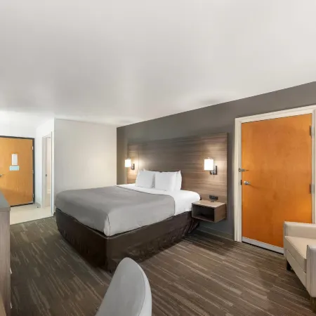 Quality Inn Near Seaworld - Lackland Отели рядом с достопримечательностью «Аквапарк Акватика в Сан-Антонио»