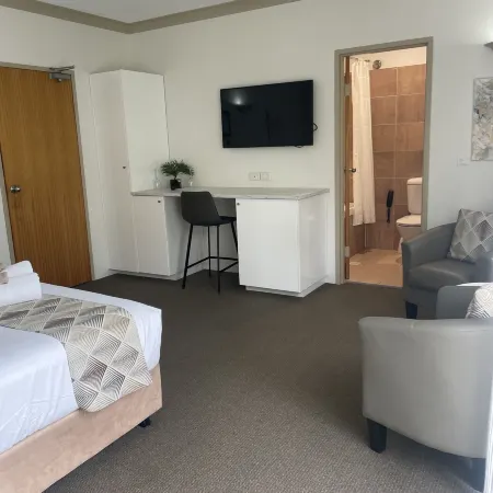 Oasis Inn Ulladulla - Welcoming Guests 18 Years and Older